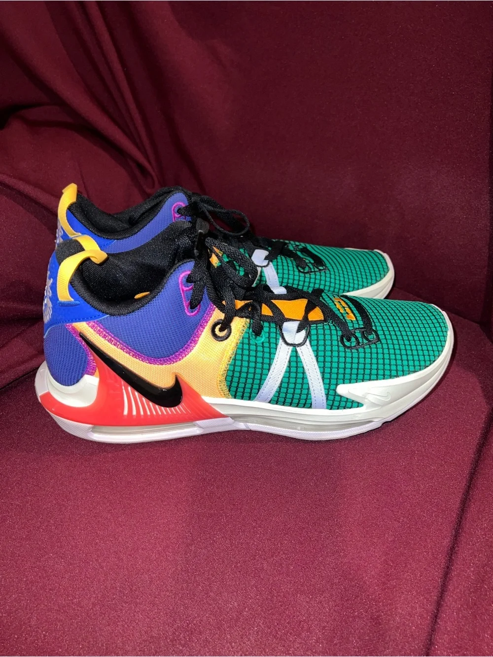 Nike LeBron witness Vll multicolor shoes size 13